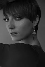 Emma Holt's Instagram, Twitter & Facebook