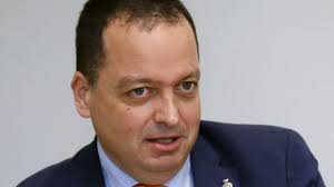 Es cada vez más necesario abrir el Colegio a la sociedad»