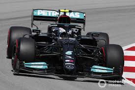 Lewis hamilton reagiu e foi o terceiro, enquanto max verstappen provocou bandeira vermelha F1 Bottas Lidera Tl1 Para O Gp Da Espanha Em Barcelona