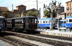Trenes Y Tiempos Los Trenets Valencianos I Los Bujias Y Los Cincuenta Imagenes De Trenes Tren Ventanas Ovaladas