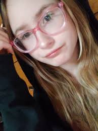 She looks like a dream..😕