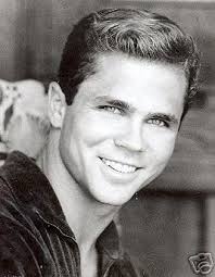 Re Sculpture By Tony Dow At The Louvre Broadwayworld Com Tony Dow Leave It To Beaver Tony