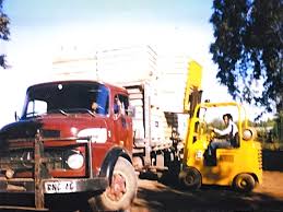 Memorias del Transporte Chile - El Mercedes-Benz L1313 es probablemente el  más pequeño y más mítico de los 'capó redondo' del fabricante alemán, y que  como dato quien más compró este modelo