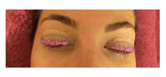 On veille de plus en plus à ce que les produits cosmétiques soient fabriqués avec des ingrédients naturels et moins de produits chimiques, afin qu'ils soient inoffensifs et que nous puissions. Le Rehaussement De Cils Regard Recourbe Naturellement