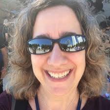 Julie Moos (@juliemmoos)