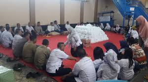 Dipimpin istri yuhronur efendi, dwp lamongan pelopori gerakan beri seikhlasnya. Pt Karya Bintang Mandiri Balongbendo Santuni Puluhan Anak Yatim Dan Kaum Dhuafa