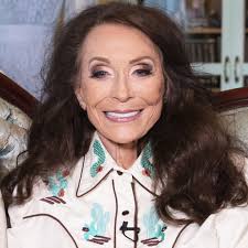 Loretta Lynn, 'Coal Miner's Daughter' Singer Dead at 90