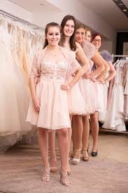 Fotoshooting In Unserem Geschaft In 2020 Braut Kleid Hochzeit Standesamtliche Hochzeit