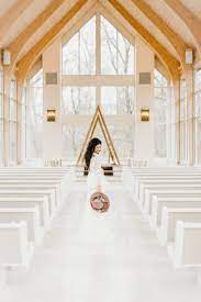 Boho Wedding At Oklahoma S Glass Chapel With Macrame Deets Glass Chapel Oklahoma Wedding Venues Chapel