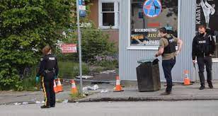 Shooting outside yvr intern'l depart's @3pm. Qb1fst1izie3om