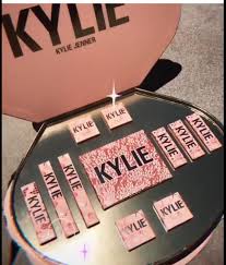 Самые новые твиты от kylie jenner (@kyliejenner): Brand Owner Kylie Jenner Announces Her Summer Collection Under The Sea Beautyguruchatter