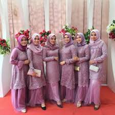 Dia mengatakan, kedatangan menuju rumah keluarga pengantin tersebut tak lain untuk menagih pelunasan biaya nikah. Baju Gaun Pesta Keluarga Shopee Indonesia