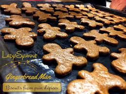 Sortir le beurre à l'avance. Assortiments De Petits Gateaux De Noel