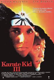 Dre vô tình gây sự đánh nhau với một nhóm học sinh giỏi kungfu trung quốc. Cáº­u Be Karate 3 1989