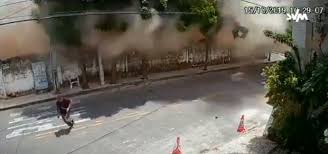 Há pelo menos 12 feridos e 5 desaparecidos. Novo Video Mostra Momento Exato Em Que Predio Desaba Em Fortaleza Metro 1