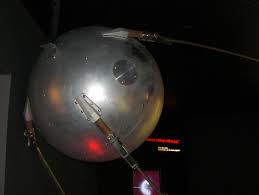 Ihm folgten der hund laika, yuri gagarin und der erste weltraumspaziergänger. Vor 60 Jahren Sputnik 1 Erster Satellit Gestartet Funkamateur Das Internationale Fachmagazin Fur Amateurfunk Elektronik Funktechnik