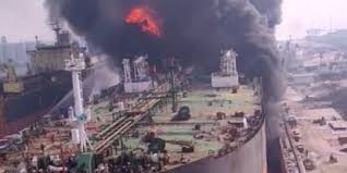 Kapal bahari indonesia terbakar di laut jawa. Kapal Tanker Terbakar Di Belawan Asap Hitam Membumbung Tinggi Merdeka Com