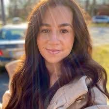 Stephanie Simard's Instagram, Twitter & Facebook