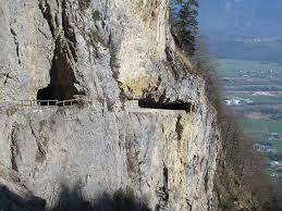der weg von der alp rohr hinunter nach schwendi fuhrt hikr org rohre wald