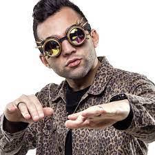 Kurt Diamond's Instagram, Twitter & Facebook