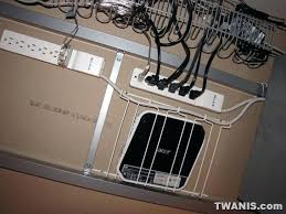 Unter Dem Konferenz Tisch Kabel Management Unter Dem Konferenz Tisch Kabel Management Sin Computer Desk Organization Diy Computer Desk Computer Desk Setup