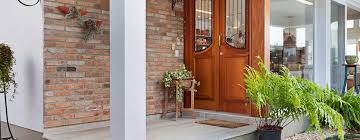 A few accent pieces here, an unusual clock or unique. 17 Amazing Ideas To Decorate The Front Of Your House Homify