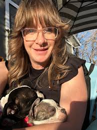 Amanda Brubaker's Instagram, Twitter & Facebook