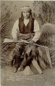 Chato (charles bronson) es un apache mestizo que vive entre dos culturas: Pin By Spiny On Native Americans Native American Indians Native American History Native American Images