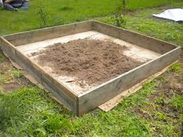 Le carré potager ne doit pas être plein. Creation D Un Carre Potager De 4m2 Pour Moins De 30 Notre Jardin Ecologique