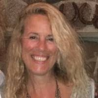 Wanda Leavitt's Instagram, Twitter & Facebook