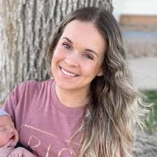 Adele Parsons's Instagram, Twitter & Facebook