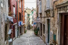 Rovinj gehört außerdem zu einem der beliebtesten urlaubszielen in kroatien und wechselt sich in dieser hinsicht immer mal wieder mit dubrovnik und porec ab. Rovinj Fotowalk Durch Die Romantische Altstadt Reisetipps Kroatien