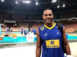 Apr 24, 2021 · a nova camisa 1 do timão traz rachaduras em preto e branco, fazendo alusão a ruas. Ponteiro Yoandy Leal Posa Pela Primeira Vez Com A Camisa Da Selecao Brasileira Volei Ge