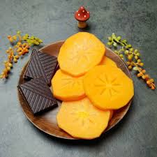 Pour Le Gouter Chocolat Noir Et Un Kaki La Note Sucre Que L On Attends Et Qui Fait Plaisir Health Unejourneeda Food Fruit Orange