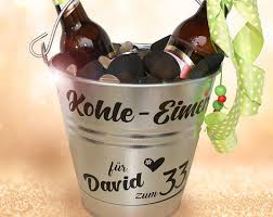 Geldgeschenk Kieskanne Zur Hochzeit Rot 5l Personalisierte Giesskanne Fur Hochzeitspaare Geldgeschenke Geschenke Und Kieskanne