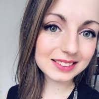 Julie Mele's Instagram, Twitter & Facebook