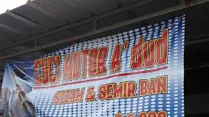 Contoh desain spanduk doorsmeer gambar spanduk cuci motor dan mobil gambar om beda dari yang lain cuci motor di tempat ini bikin geleng tips jitu usaha cuci sepeda motor agar sukses besar ratna 10 contoh desain spanduk warung kopi dengan fasilitas wifi 15 desain spanduk dan pamflet ini bikin kamu cengar cengir. Cucian Motor Ini Jadi Viral Gara Gara Tulisan Spanduknya Lihat Harga Yang Tertera Tribun Style Line Today