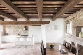 Il Restauro Conservativo Di Una Villa Di Campagna Mansarda It Interni Contemporanei Design Toscano Design Della Sala Da Pranzo