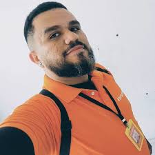 Eu falo inglês, só que eu não gosto de dar entrevista em inglês, não me  sinto confortável. Eu sou brasileira e falo português. Consigo me expressar  muito mais falando na minha língua