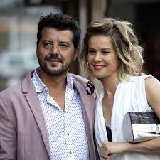 İlker aksum, kendisi gibi oyuncu belgin erdoğan ile 2008 yılında evlendi, eylül 2012 tarihinde boşandı. Ilker Aksum Tv Series Movies Biography Turkish Drama