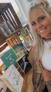 Let's welcome our new members to our amazing group! Happy reading! Don't  forget to add the title and author as a text to your recommendations to  make it accessible for everyone. Kelly