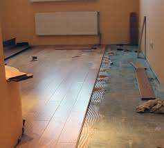 إصلاح الأرضيات الخشبية في الشقة