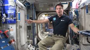 Voir plus d'idées sur le thème thomas pesquet, station spatiale internationale, photos. Thomas Pesquet Presente Sa Chambre A Bord De L Iss