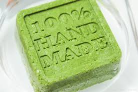 Recette De Shampoing Solide Fait Maison Pour Lutter Contre Les Irritations Et Les Pellicules With Emilie Lifestyle Simple Et Naturel Recette Shampoing Solide Shampoing Fait Maison Faire Son Shampoing