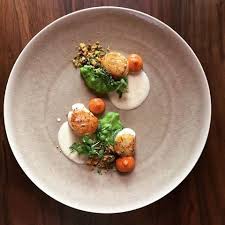 Scallops Peas Coriander Crunch Tomato Cream By Mathieu Le Clef Via Chefstalk For Business Eten Koken Voorgerechten