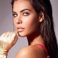 Ana Nardi's Instagram, Twitter & Facebook