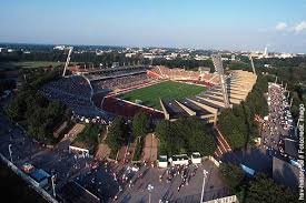 Das volksparkstadion ist ein fußballstadion in hamburg, das sich im altonaer volkspark innerhalb des bezirks altona im stadtteil bahrenfeld befindet und die heimspielstätte des hamburger sv ist. Stadion Hsv Geschichte Hsv History De