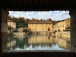 Situato nella località toscana di bagno vignoni, a 40 km da siena, l'albergo posta marcucci vanta un centro benessere, un bagno termale e un ristorante. Bagno Vignoni Hot Springs In Val D Orcia
