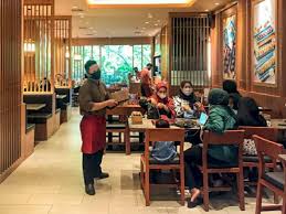 From petualang.travelingyuk.com di makassar kamu bisa mencicipi sup kepala ikan kakap yang diberi nama sup pallumara ulu jukku. Santap Menu Pilihan Cuma Rp2 500 Di Ichiban Sushi Nipah Mall Pluz Id