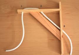 Diy Une Applique Esprit Scandinave Little Menina Jeux Des 3 Ans Pour Une Education Positive Equerre En Bois Fabriquer Une Lampe Applique Murale Bois